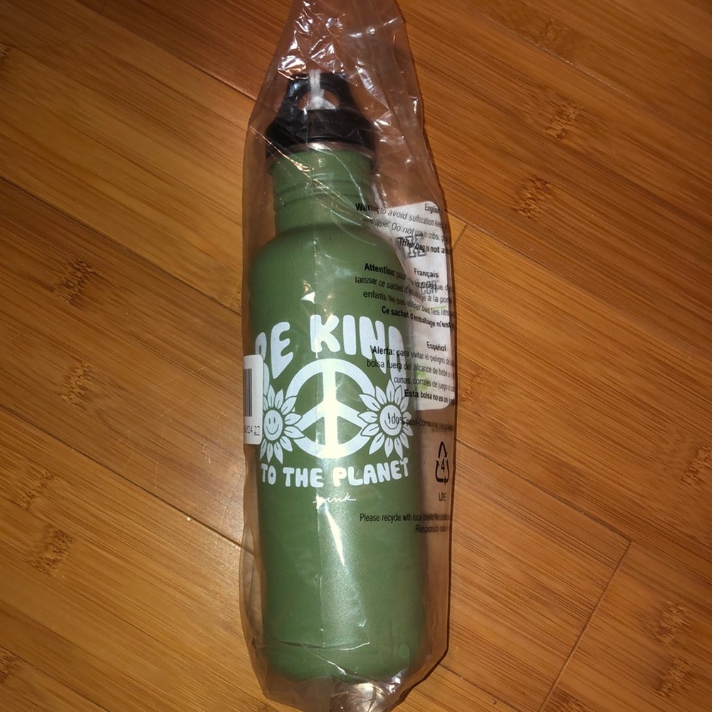 NEW vs Victoria’s Secret pink Klean Kanteen green water bottle 27oz NWT
